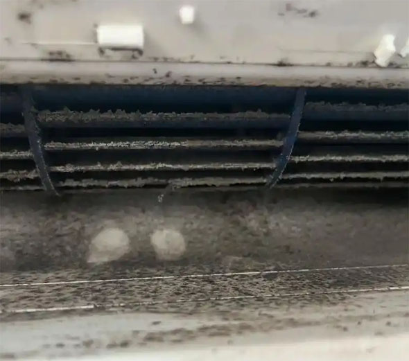 从江空调吹的风有股烧焦味是怎么回事